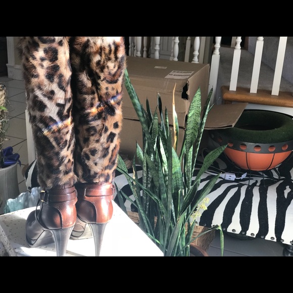 Size 7B Ralph Lauren Leopard cheetah print boots - Picture 3 of 6
